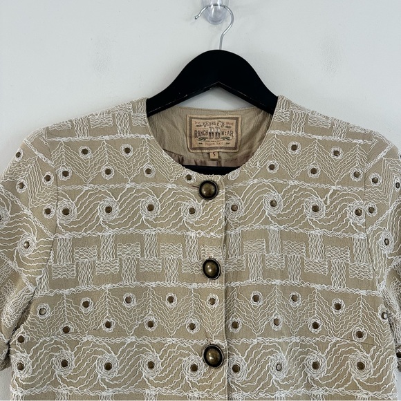 Double D Ranch Beige Textured Embroidered Buttoned Top Small - Picture 5 of 10